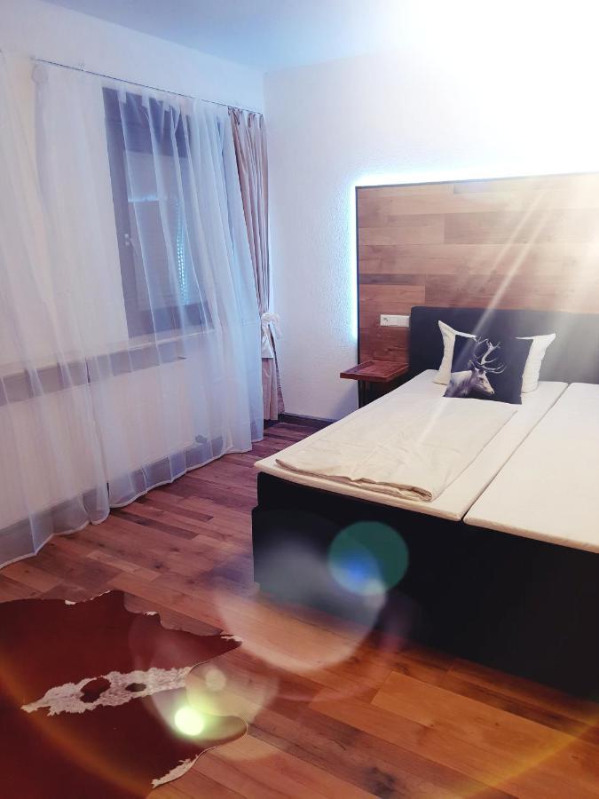 Gasthaus Zum Hirsch Hotel Lampoldshausen ภายนอก รูปภาพ